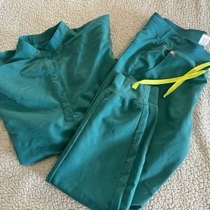 Figs set Marine Small Rafaela Top and medium Zamora Jogger pants